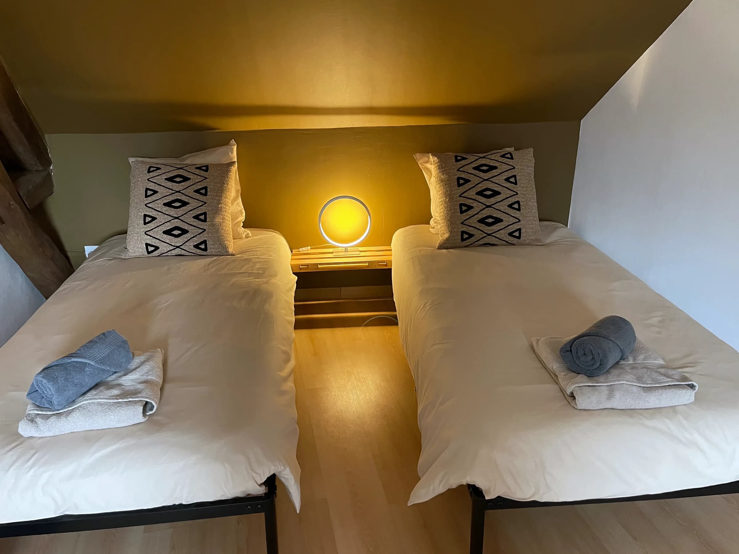 Chambre 3, lits simples sous les combles