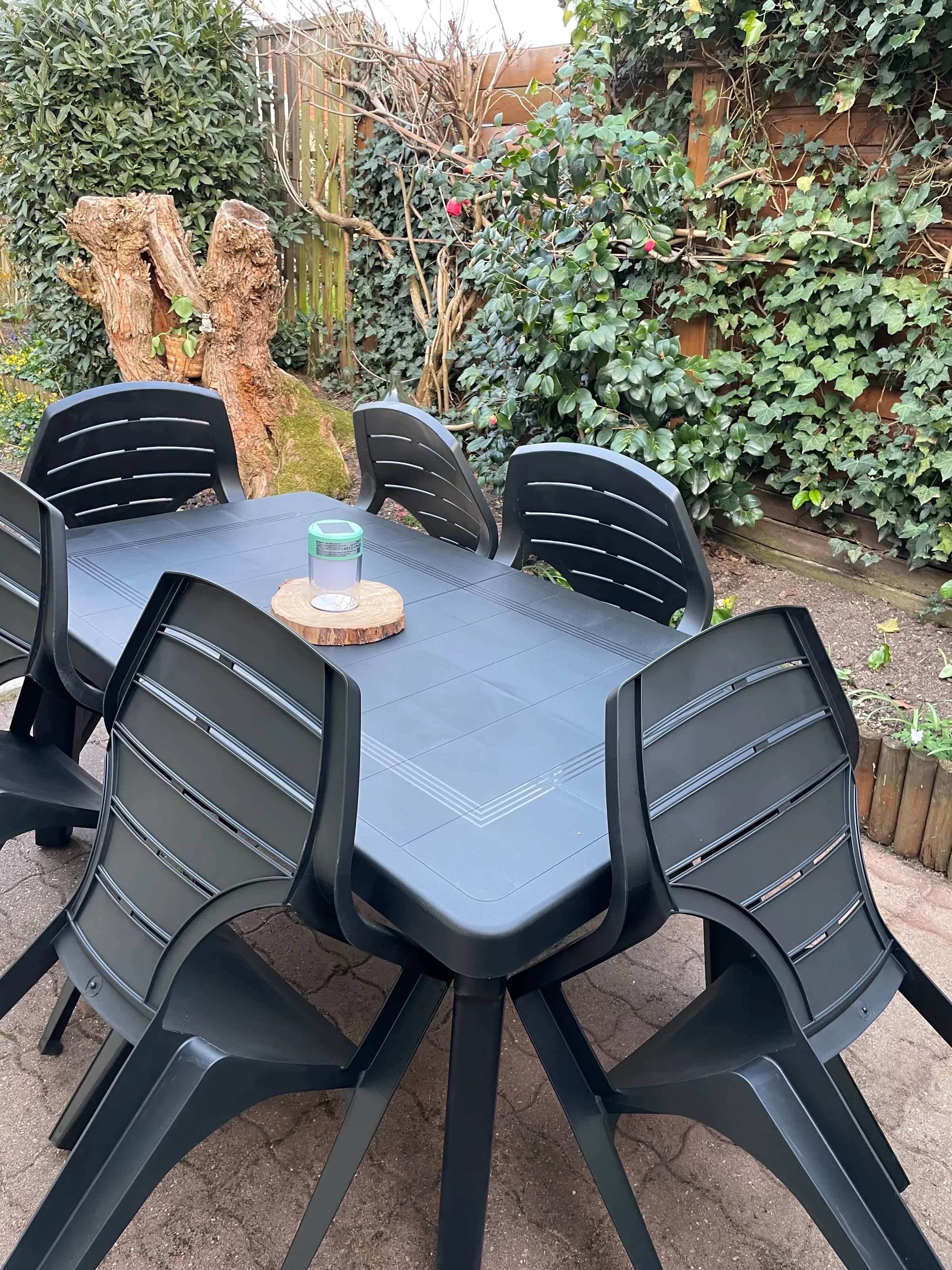Terrasse avec salon de jardin