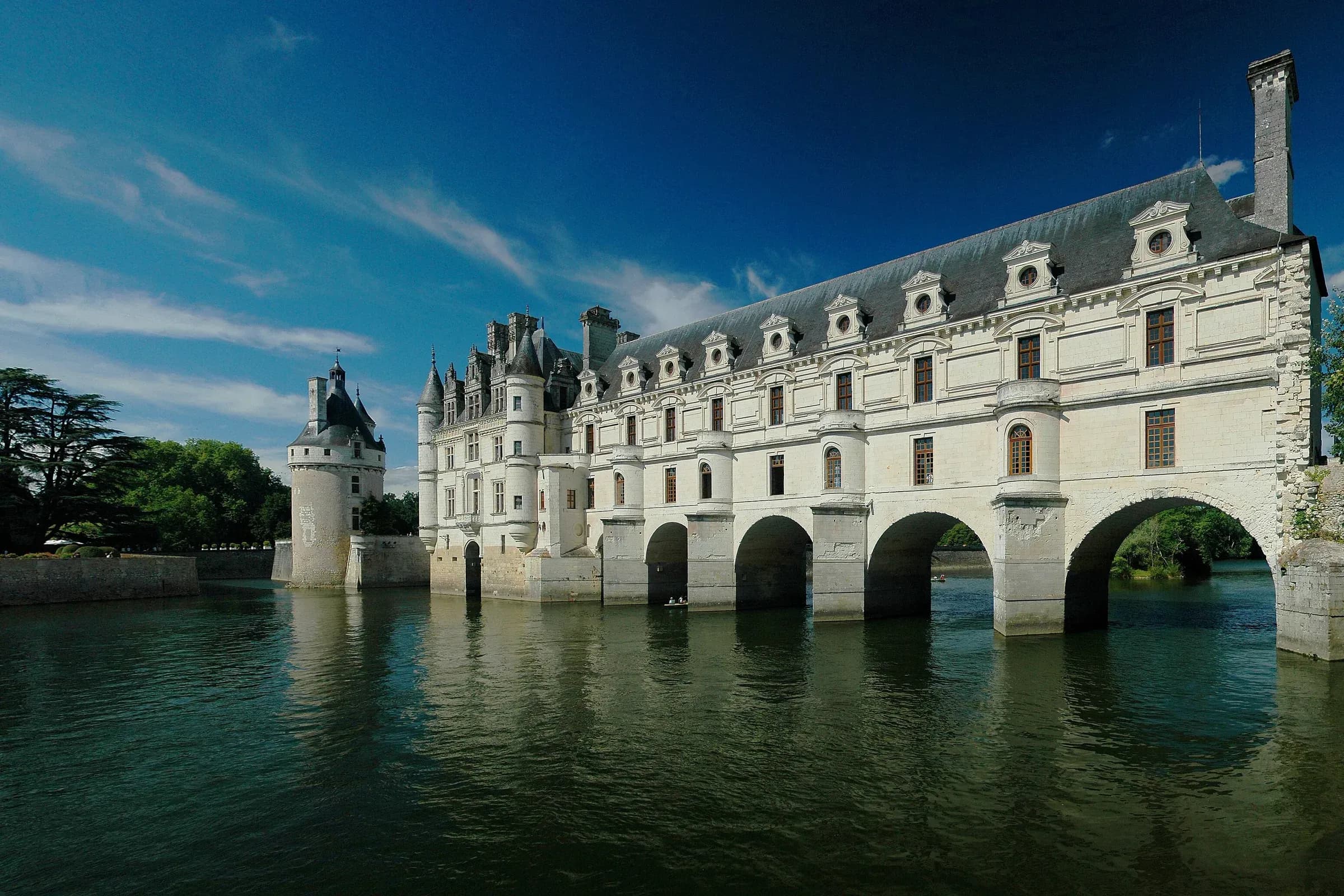 Arches of the Château de Chenonceau gallery above the Cher, seen from the bank