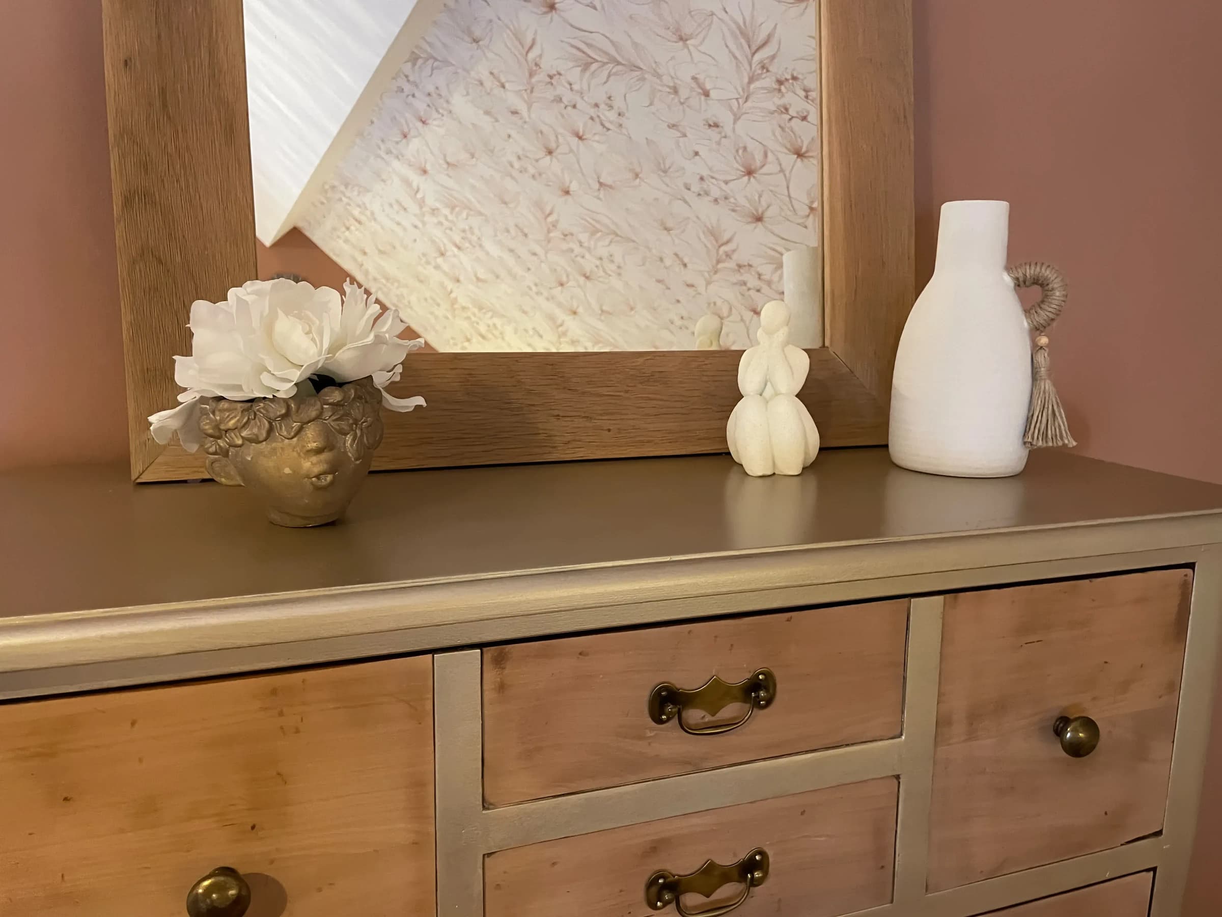 Decor detail, dressing table and mirror, bedroom 1