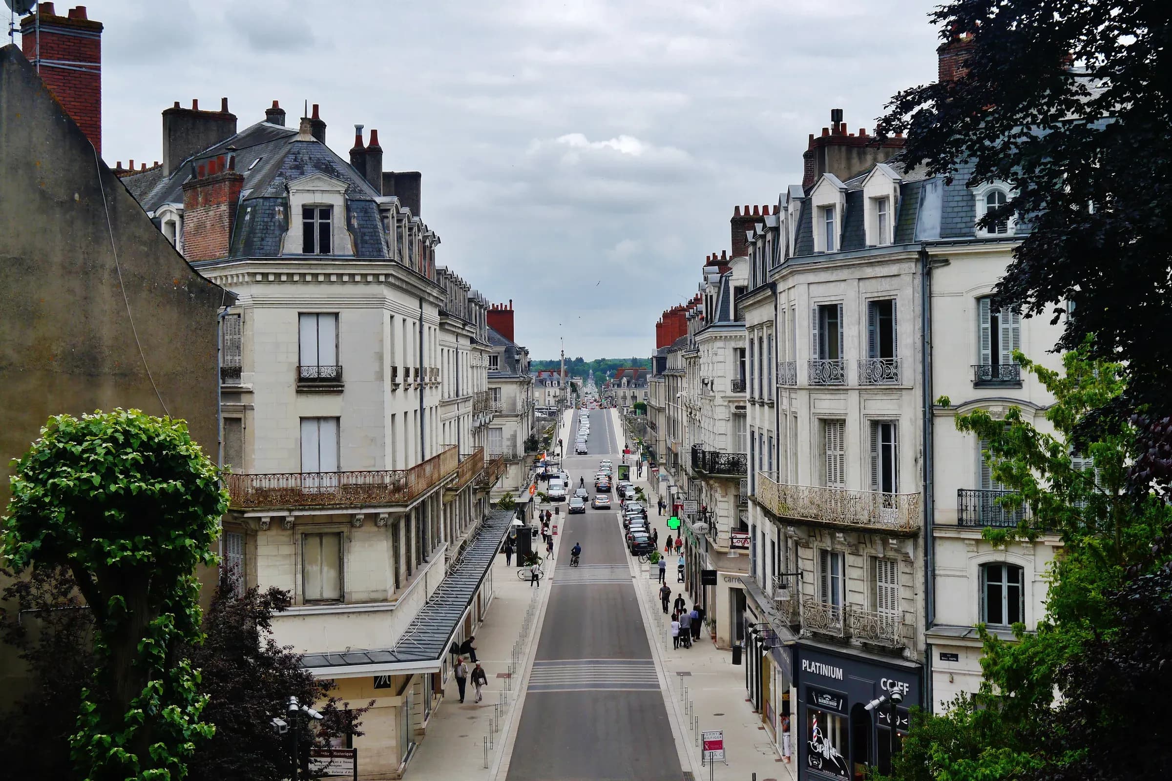 La rue Denis-Papin à Blois vue du haut des escaliers Denis-Papin