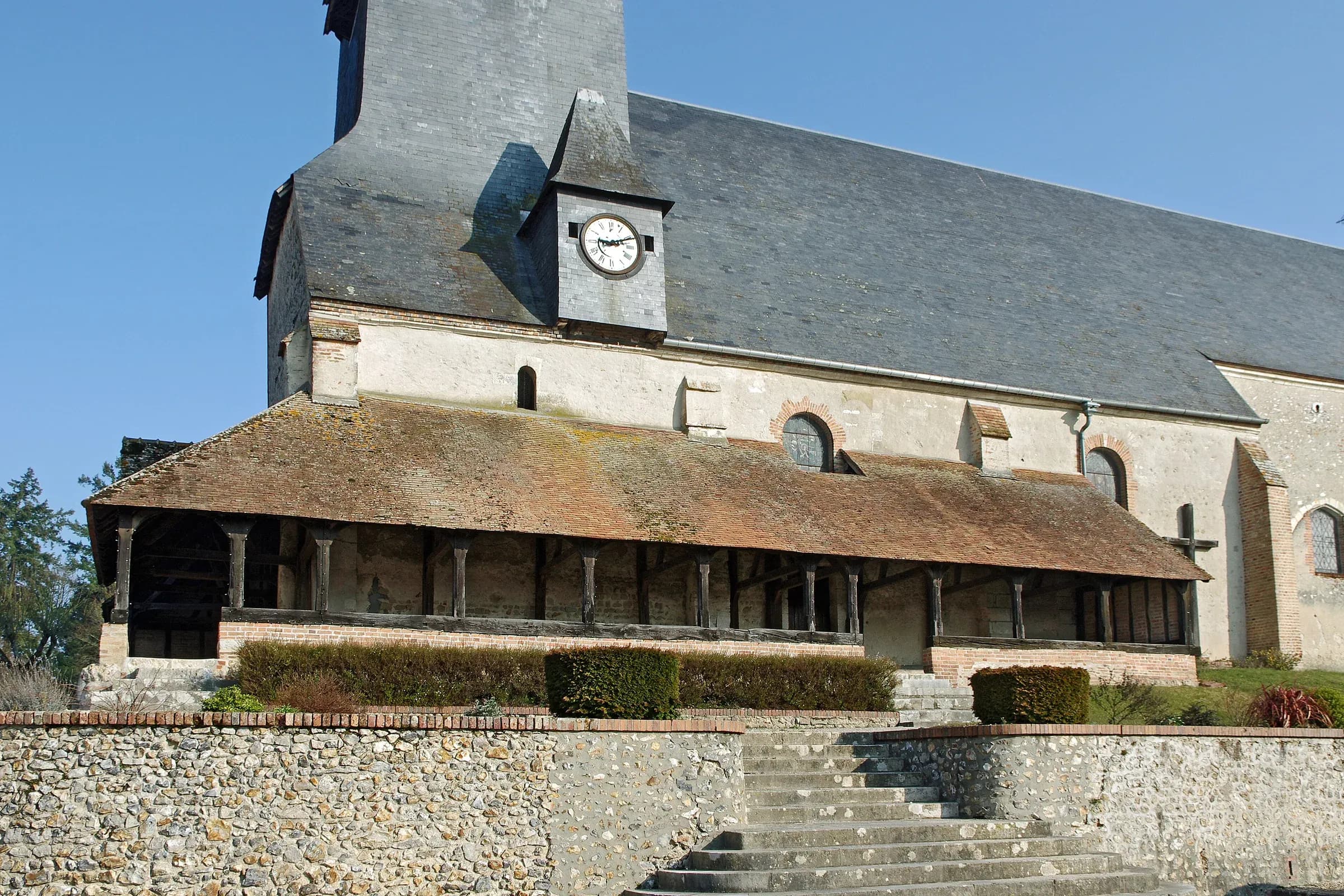 Église de Brinon-sur-Sauldre et sa galerie en bois (caquetoire), en Sologne